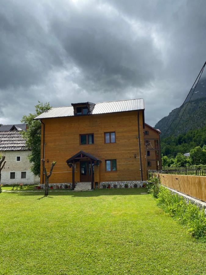 Guesthouse Mehmeti วัลโบเนอ ภายนอก รูปภาพ