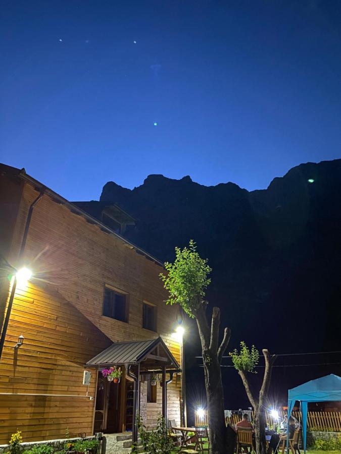 Guesthouse Mehmeti วัลโบเนอ ภายนอก รูปภาพ