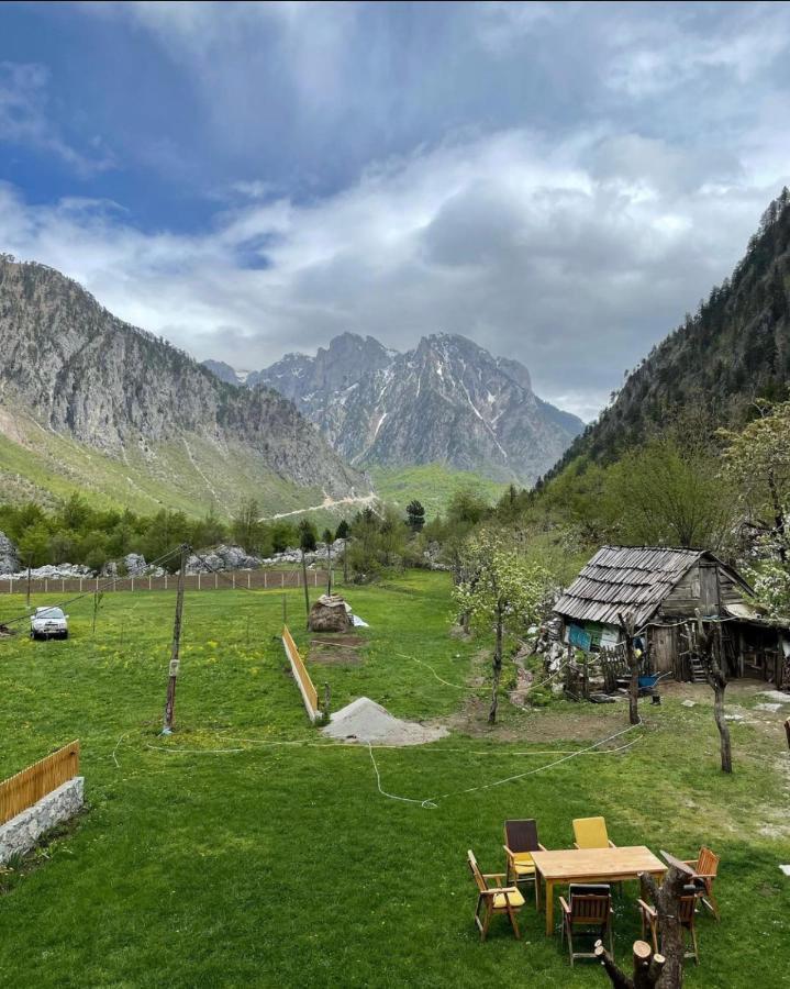 Guesthouse Mehmeti วัลโบเนอ ภายนอก รูปภาพ