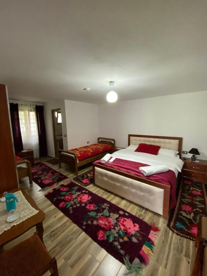 Guesthouse Mehmeti วัลโบเนอ ภายนอก รูปภาพ