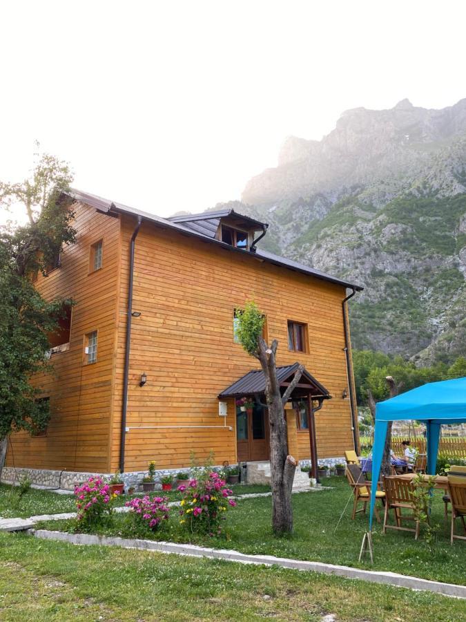 Guesthouse Mehmeti วัลโบเนอ ภายนอก รูปภาพ