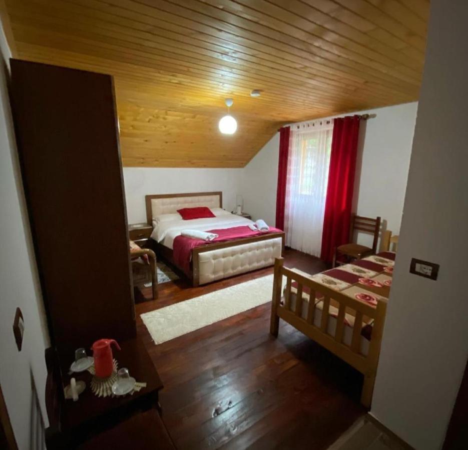 Guesthouse Mehmeti วัลโบเนอ ภายนอก รูปภาพ