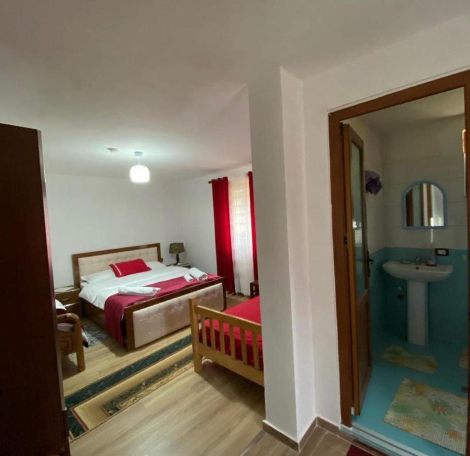 Guesthouse Mehmeti วัลโบเนอ ภายนอก รูปภาพ