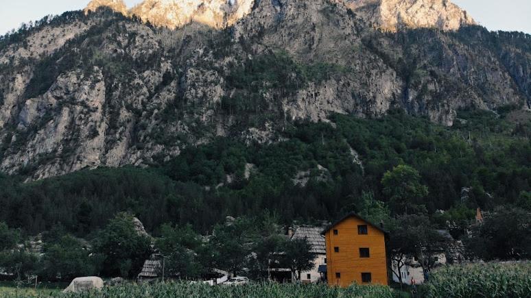 Guesthouse Mehmeti วัลโบเนอ ภายนอก รูปภาพ