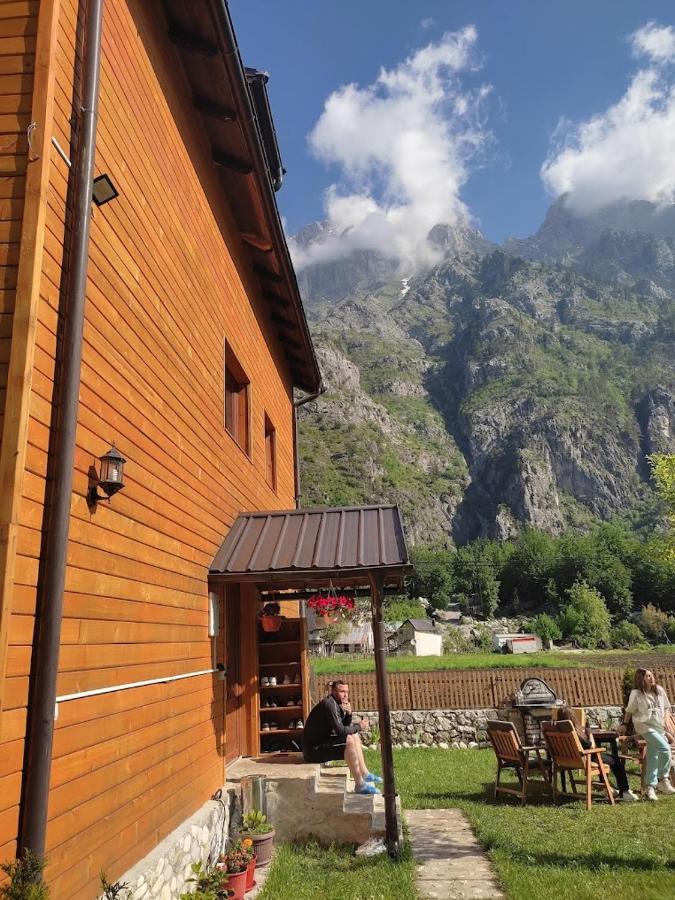 Guesthouse Mehmeti วัลโบเนอ ภายนอก รูปภาพ