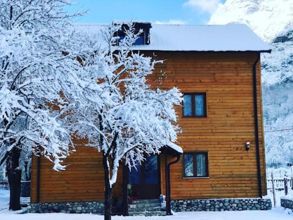 Guesthouse Mehmeti วัลโบเนอ ภายนอก รูปภาพ