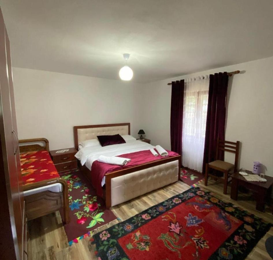 Guesthouse Mehmeti วัลโบเนอ ภายนอก รูปภาพ