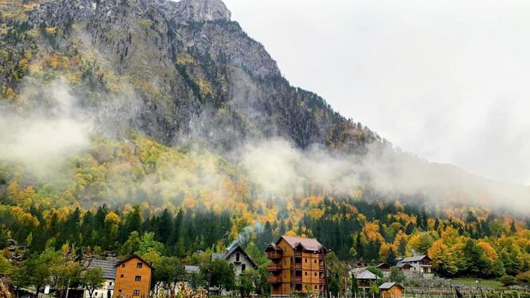 Guesthouse Mehmeti วัลโบเนอ ภายนอก รูปภาพ
