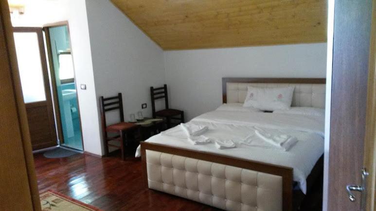 Guesthouse Mehmeti วัลโบเนอ ภายนอก รูปภาพ