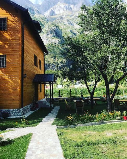 Guesthouse Mehmeti วัลโบเนอ ภายนอก รูปภาพ