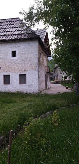 Guesthouse Mehmeti วัลโบเนอ ภายนอก รูปภาพ