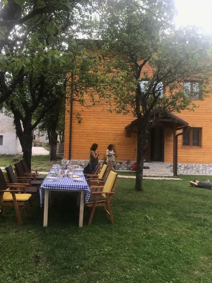 Guesthouse Mehmeti วัลโบเนอ ภายนอก รูปภาพ